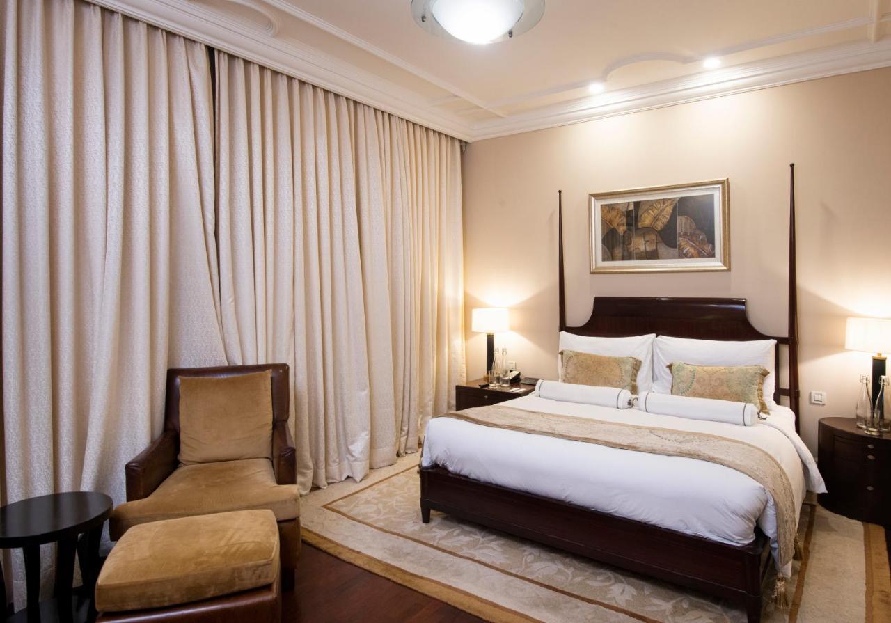 Hotel The Claridges Nueva Delhi Exterior foto A bedroom at the Taj Mahal Palace